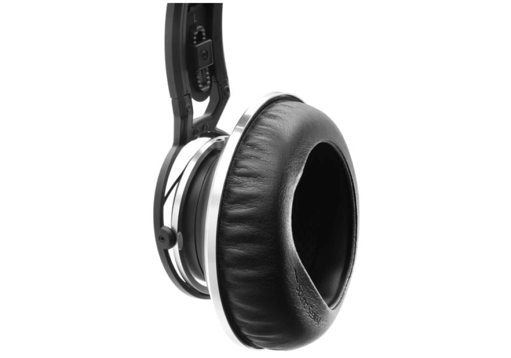 AKG K872