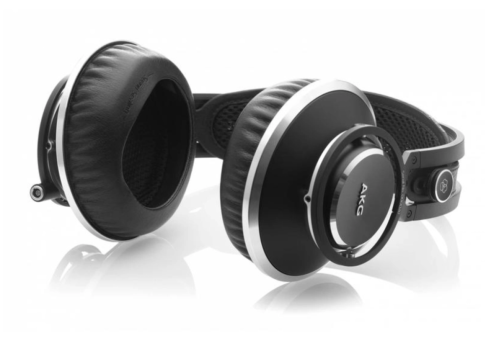 AKG K872